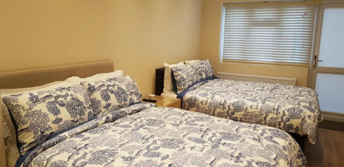 Image 2 of London Luxury Apartments 5 min walk from Ilford Station, with FREE PARKING FREE WIFI