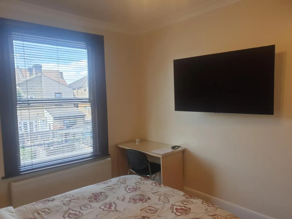 Image 5 of London Luxury Apartments 5 min walk from Ilford Station, with FREE PARKING FREE WIFI