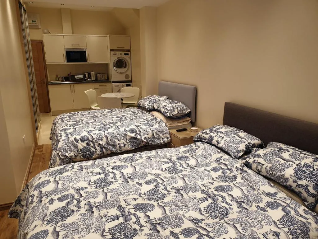 London Luxury Apartments 5 min walk from Ilford Station, with FREE PARKING & FREE WIFI