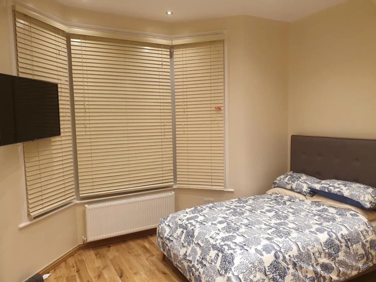 Image 3 of London Luxury Apartments 5 min walk from Ilford Station, with FREE PARKING & FREE WIFI