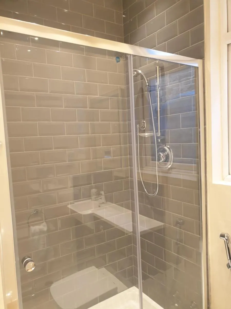 Image 3 of London Luxury Spacious 2 Bedroom Apartment 4 mins from Ilford Stn. FREE parking