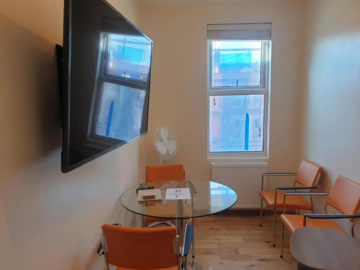 Image 5 of London Luxury Spacious 2 Bedroom Apartment 4 mins from Ilford Stn. FREE parking