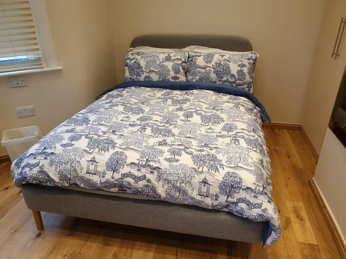 Image 2 of London Luxury Studio Flat 4 min to Ilford Station with FREE parking FREE WiFi