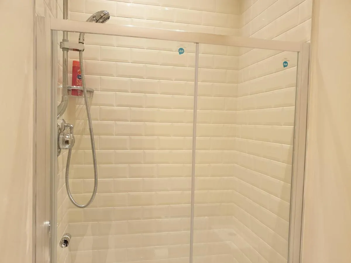Image 3 of London Luxury Studio Flat 4 min to Ilford Station with FREE parking FREE WiFi