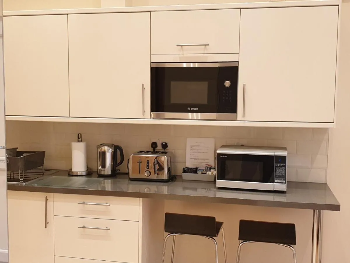Image 4 of London Luxury Studio Flat 4 min to Ilford Station with FREE parking FREE WiFi