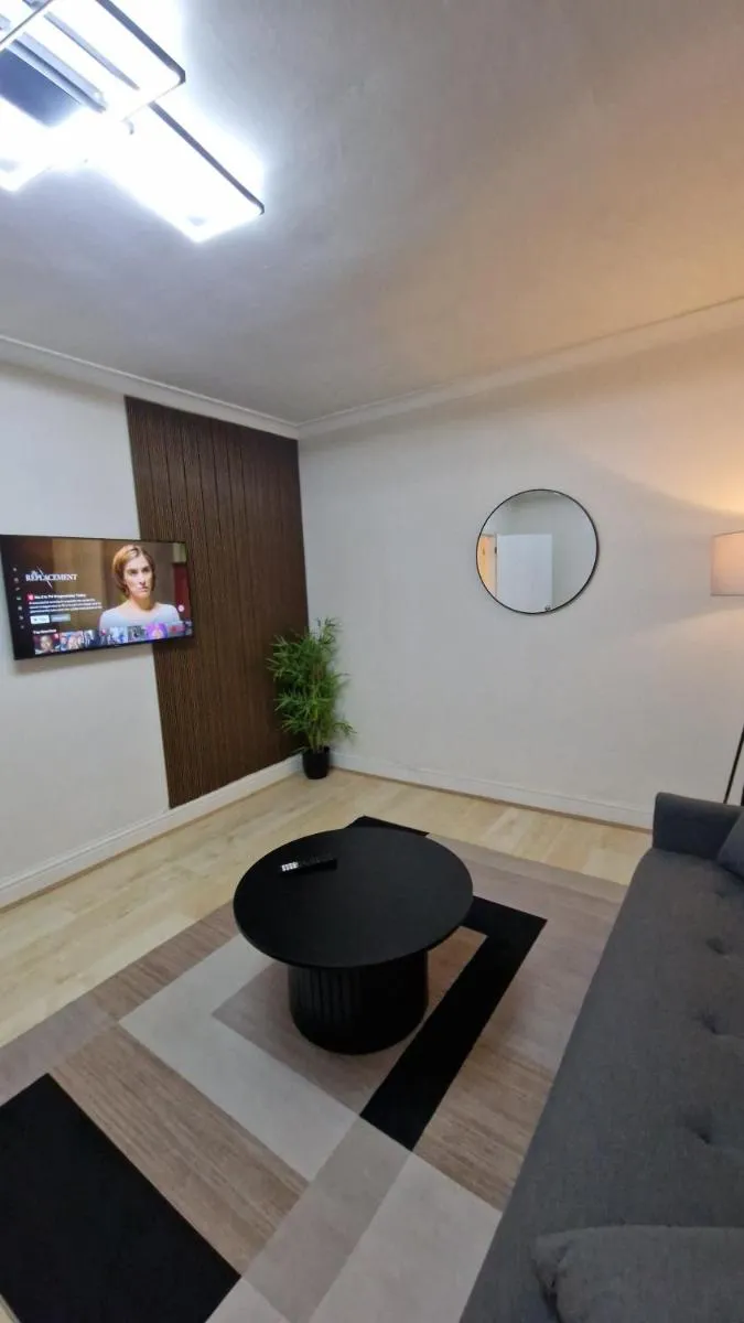 Image 4 of London Luxury near Tube Station