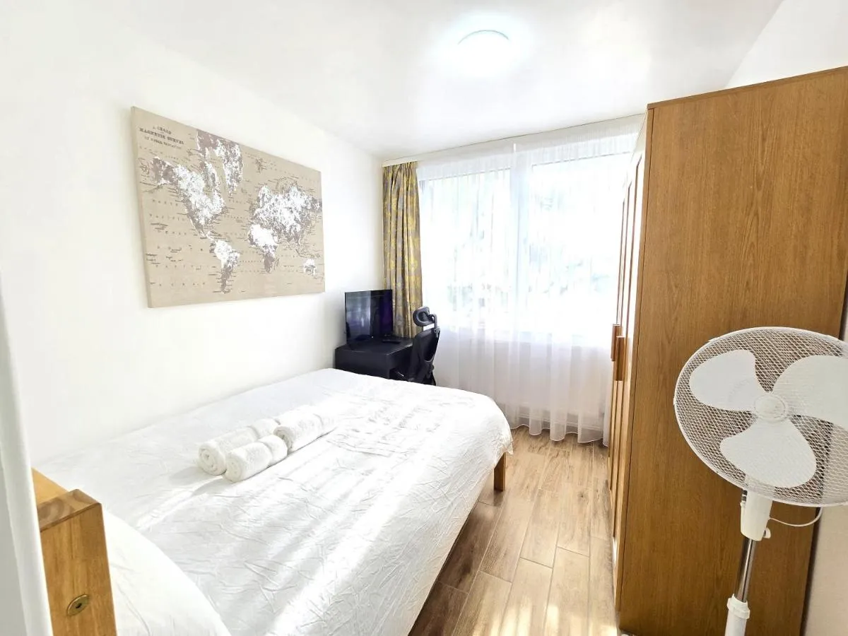 Image 3 of London Oldbury house rooms