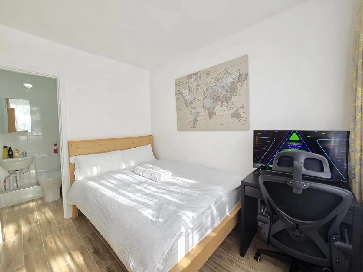 Image 4 of London Oldbury house rooms