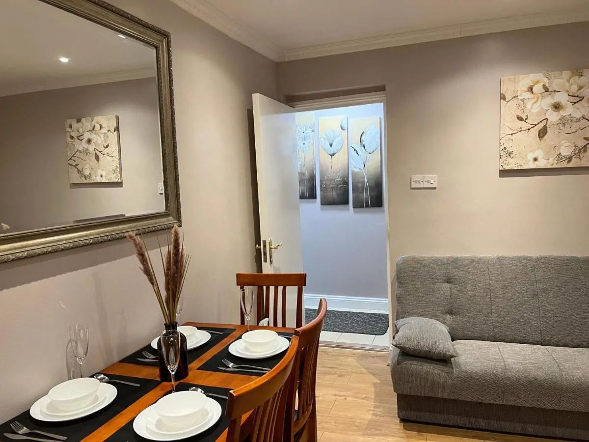 Image 2 of London Property Apartments for up to 6, next to Big Ben & London Eye