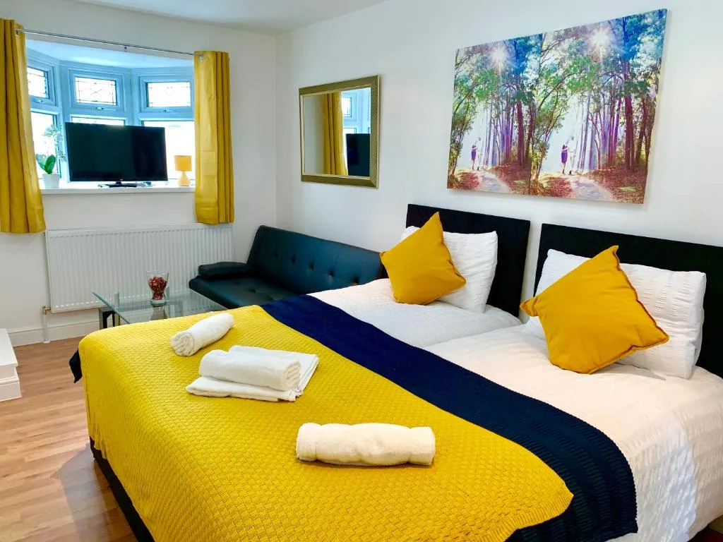 Image 1 of London Studio Apartments, Private Bathrooms and Parking