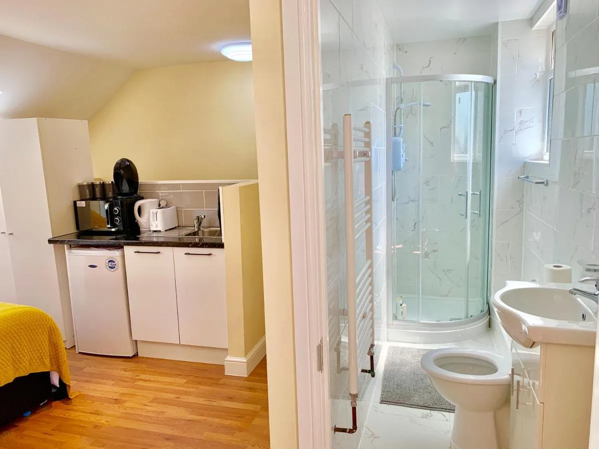 Image 3 of London Studio Apartments, Private Bathrooms and Parking