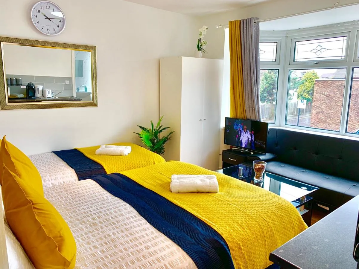 Image 5 of London Studio Apartments, Private Bathrooms and Parking