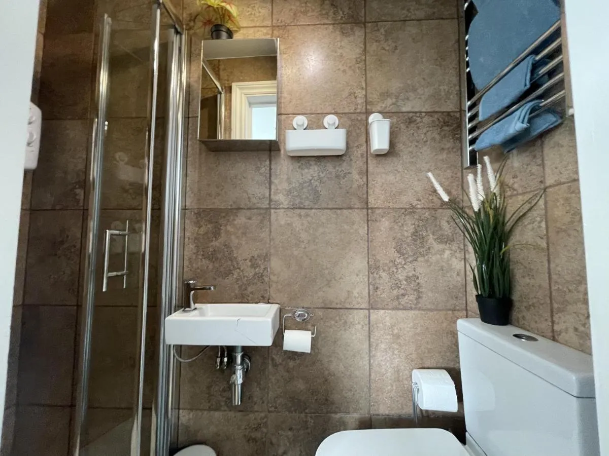 Image 3 of London Studio Stays