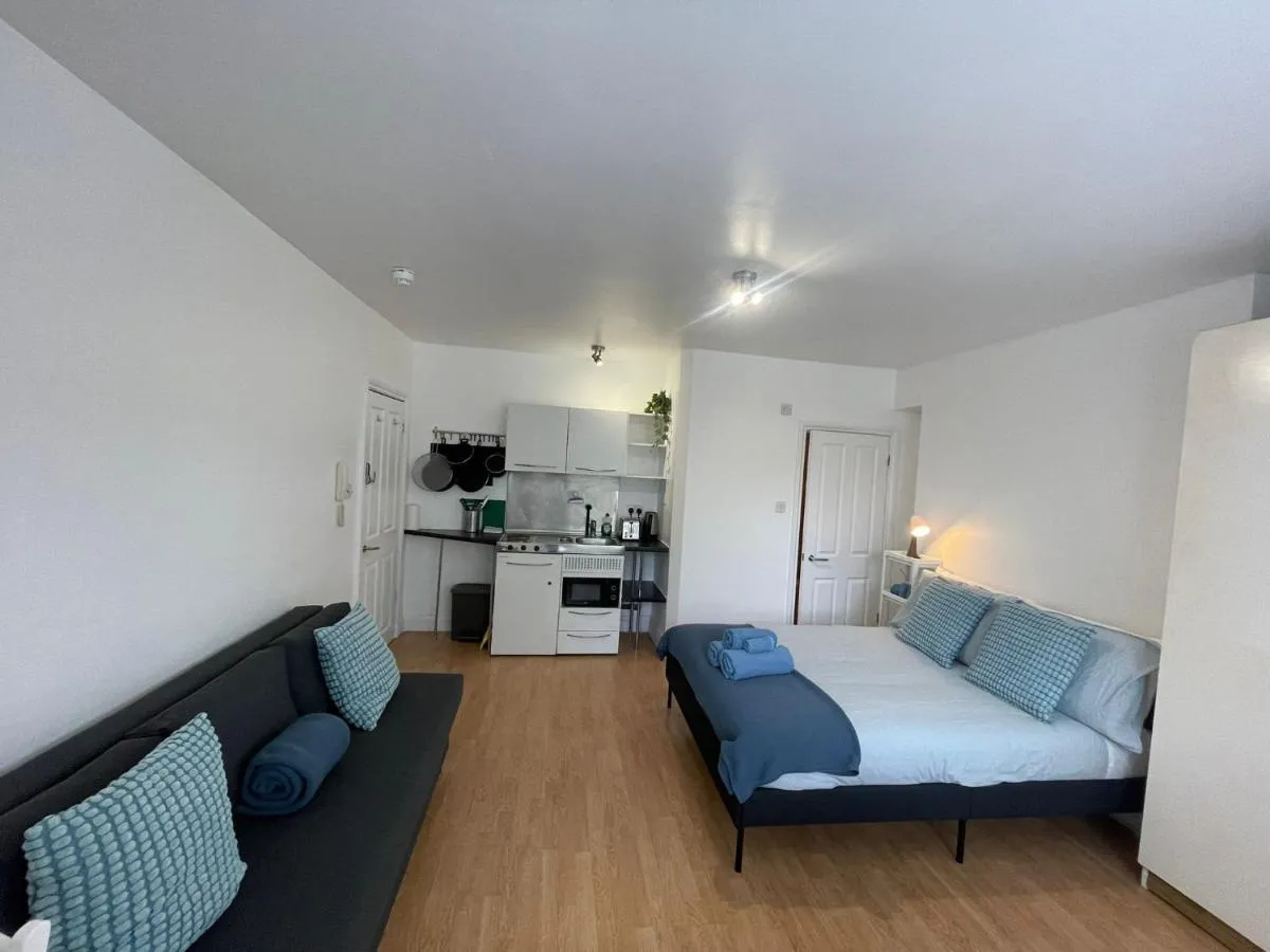 Image 4 of London Studio Stays