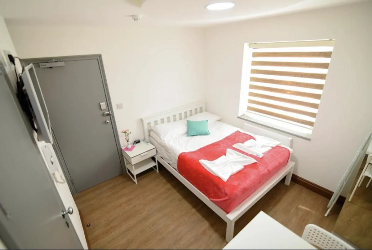 Image 5 of London Suite