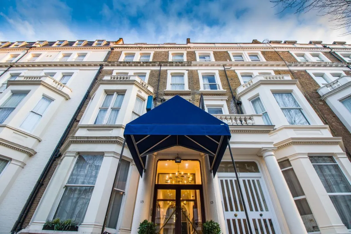 Image 3 of London Town Hotel