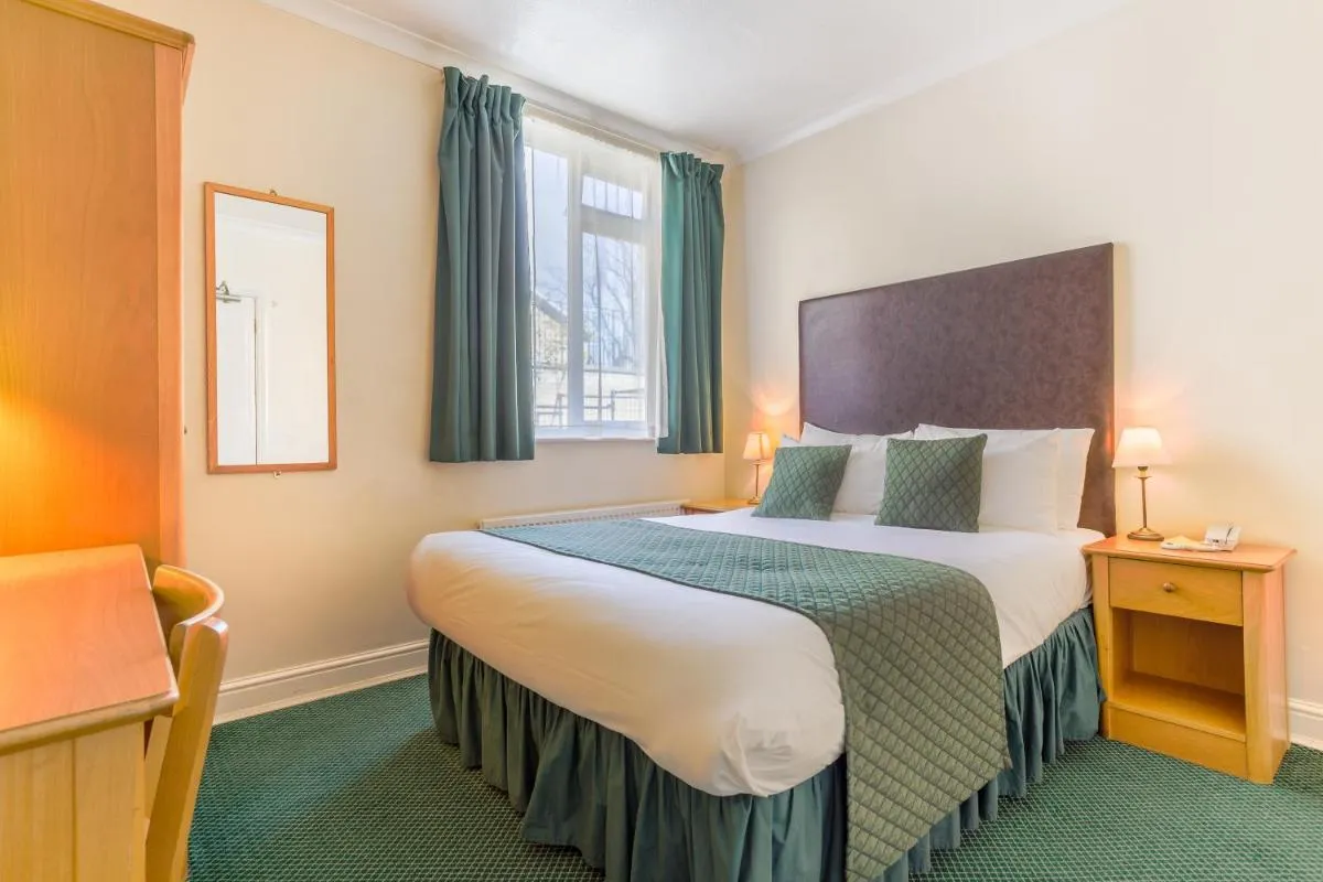 Image 5 of London Town Hotel