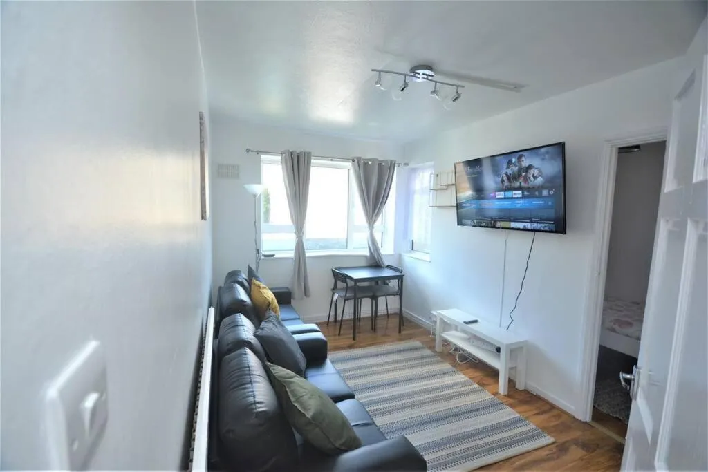 Image 4 of London Zone 2 Two Bedroom Apartment