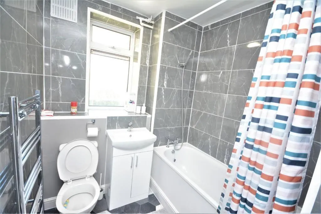 Image 3 of London Zone 2 Two Bedroom Apartment