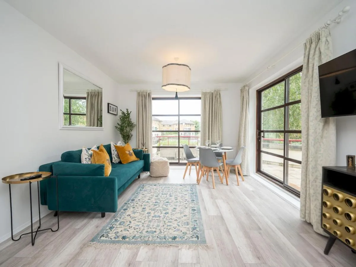Image 5 of London apartment – Waterfront Terrace Parking – Pass the Keys