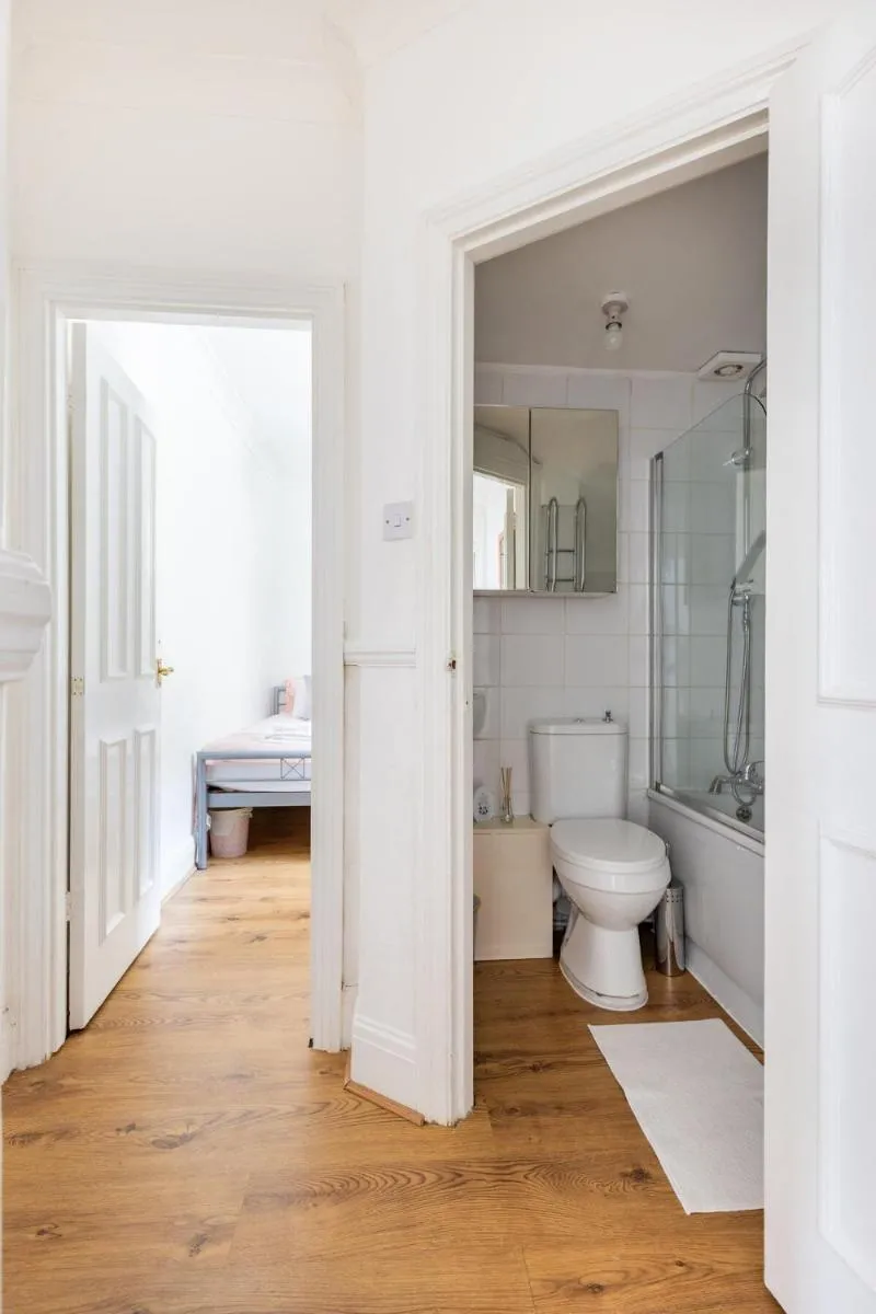 Image 4 of London flat near Wembley, self check in, garden