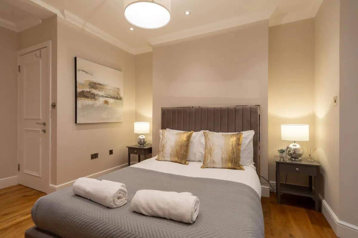 Image 2 of London luxury 3BD 3BTH Knightsbridge, Chelsea Lower Ground Floor Flat