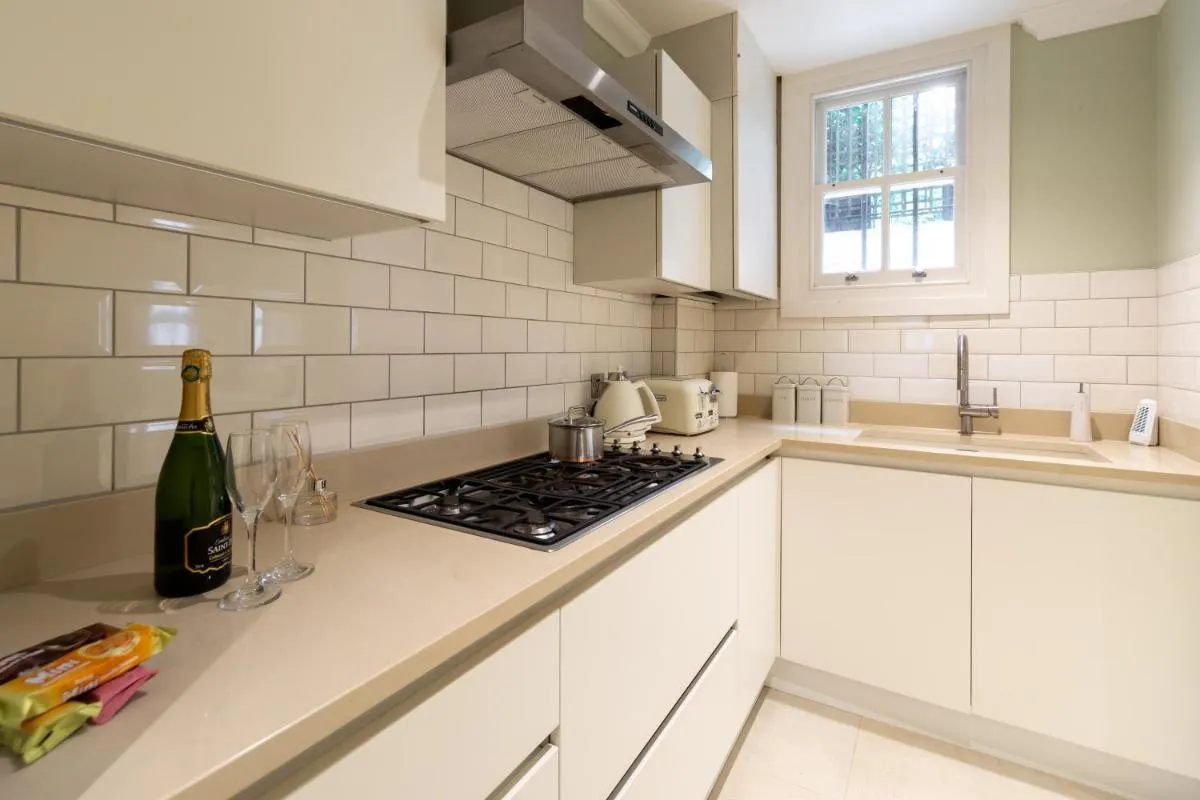 Image 3 of London luxury 3BD 3BTH Knightsbridge, Chelsea Lower Ground Floor Flat