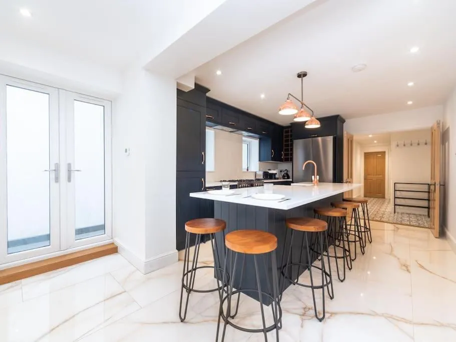 Image 3 of Londons Luxury pad