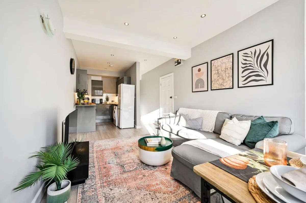 Image 4 of Long Stays Angel Apartment with Terrace