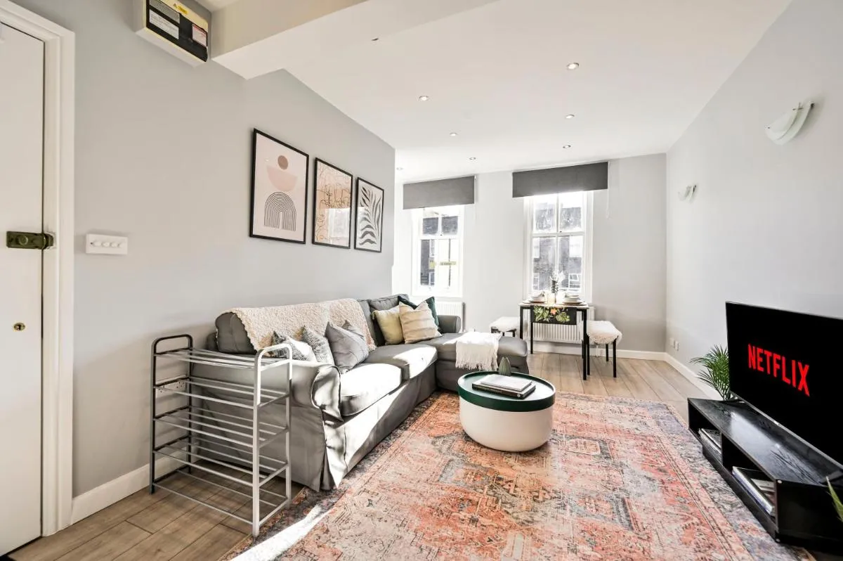 Image 5 of Long Stays Angel Apartment with Terrace