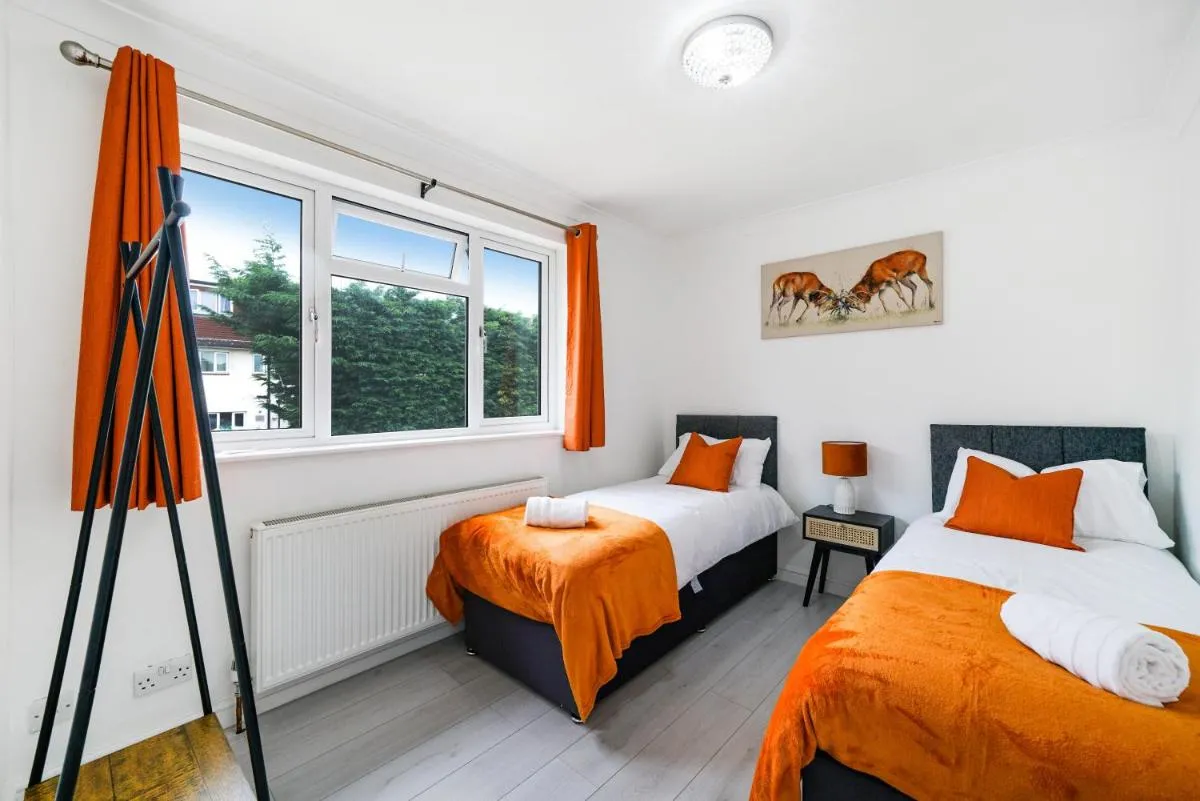 Image 3 of Loughton 3 Bedroom Sleeps 5 by BSE Homes