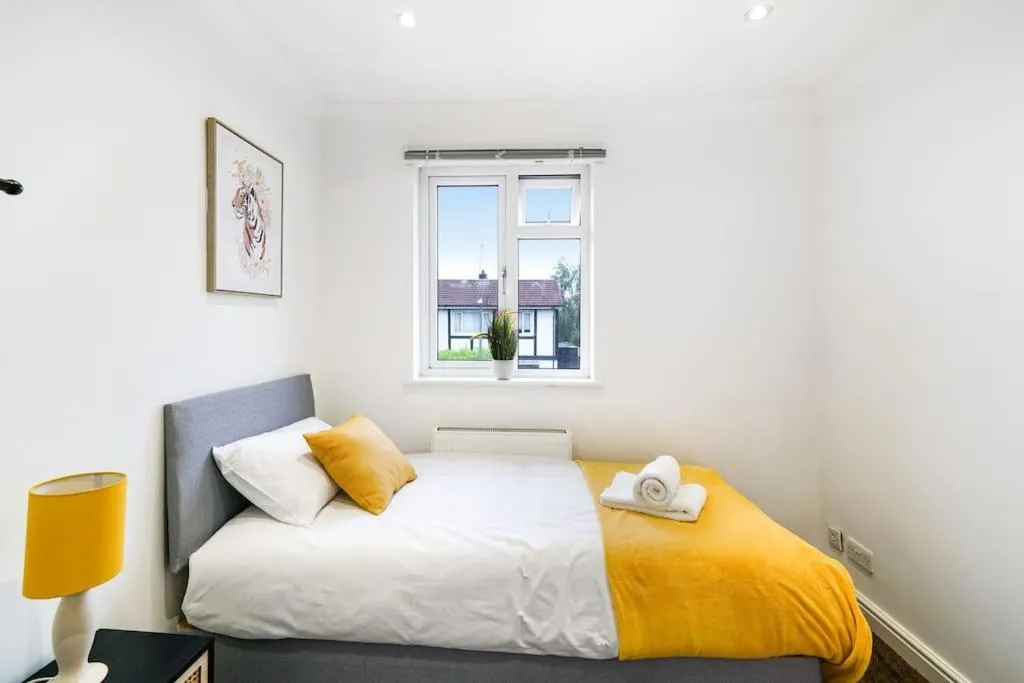 Image 4 of Loughton 3 Bedroom Sleeps 5 by BSE Homes