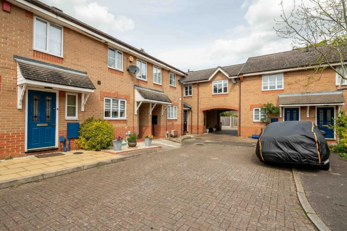 Image 4 of Loughton Hideaway: Cozy 1BD Near Tube & Nature