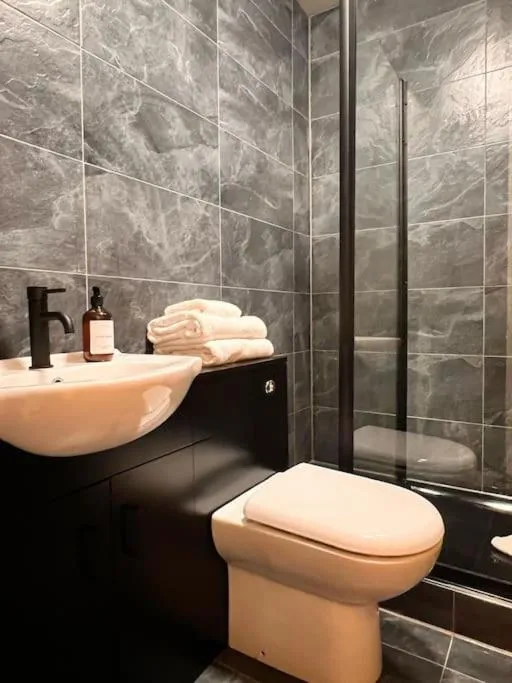 Image 4 of Lovely 1Bdr flat next to Earls Court Station