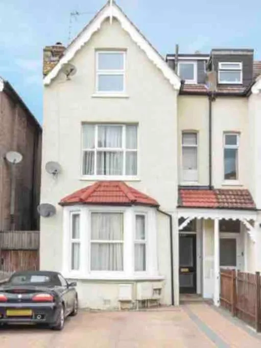 Image 5 of Lovely 1 bedroom flat in quiet Wimbledon