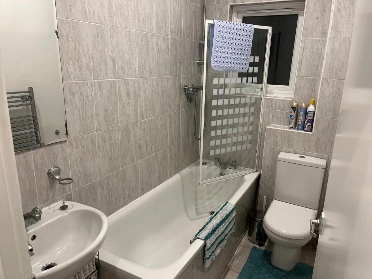 Image 3 of Lovely 1 bedroom flat in quiet Wimbledon
