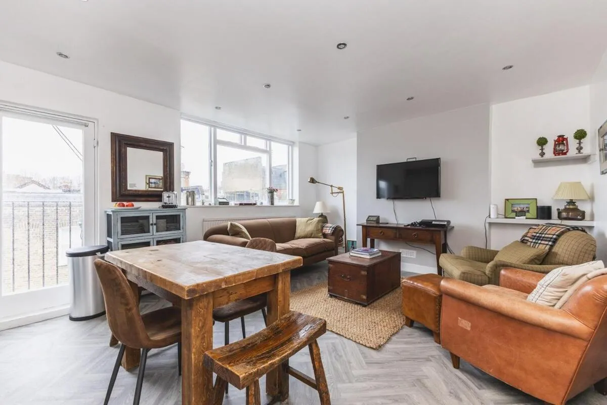 Image 4 of Lovely 2BR Flat 5 mins to Tube, Fullham