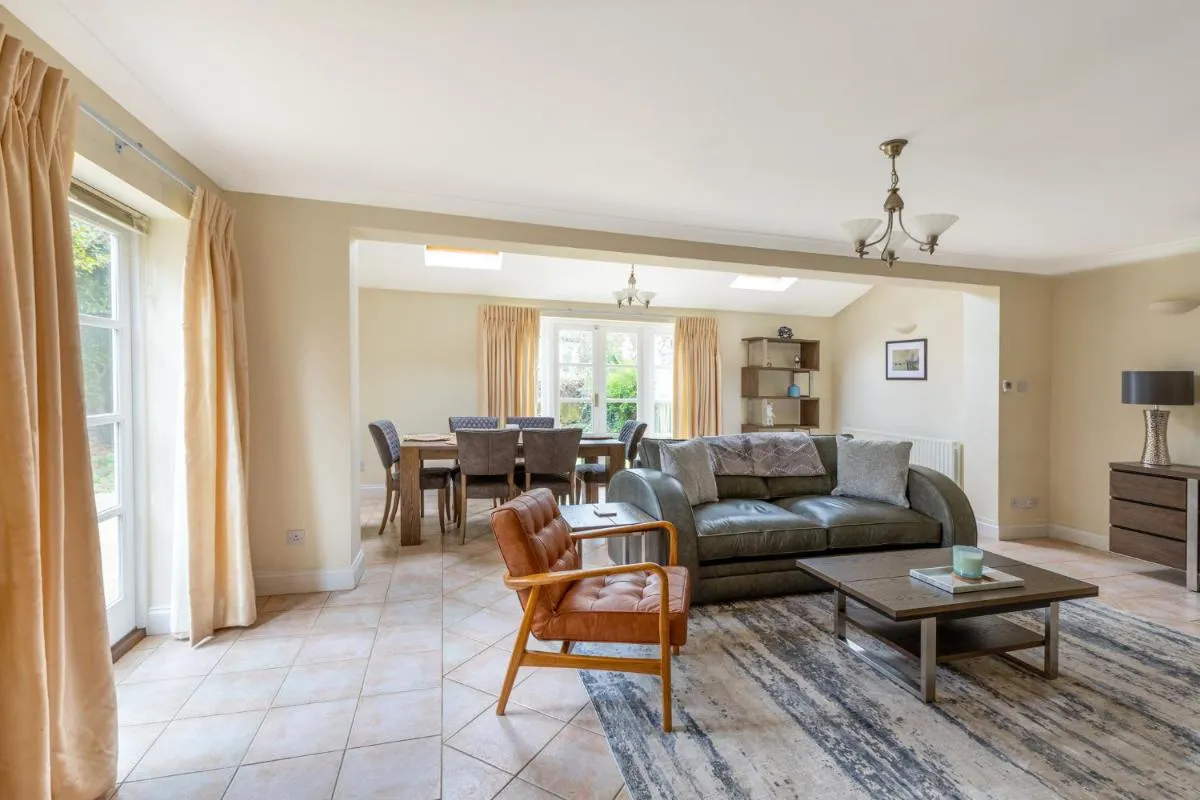 Image 4 of Lovely 2BR in peaceful Hampstead, NW London