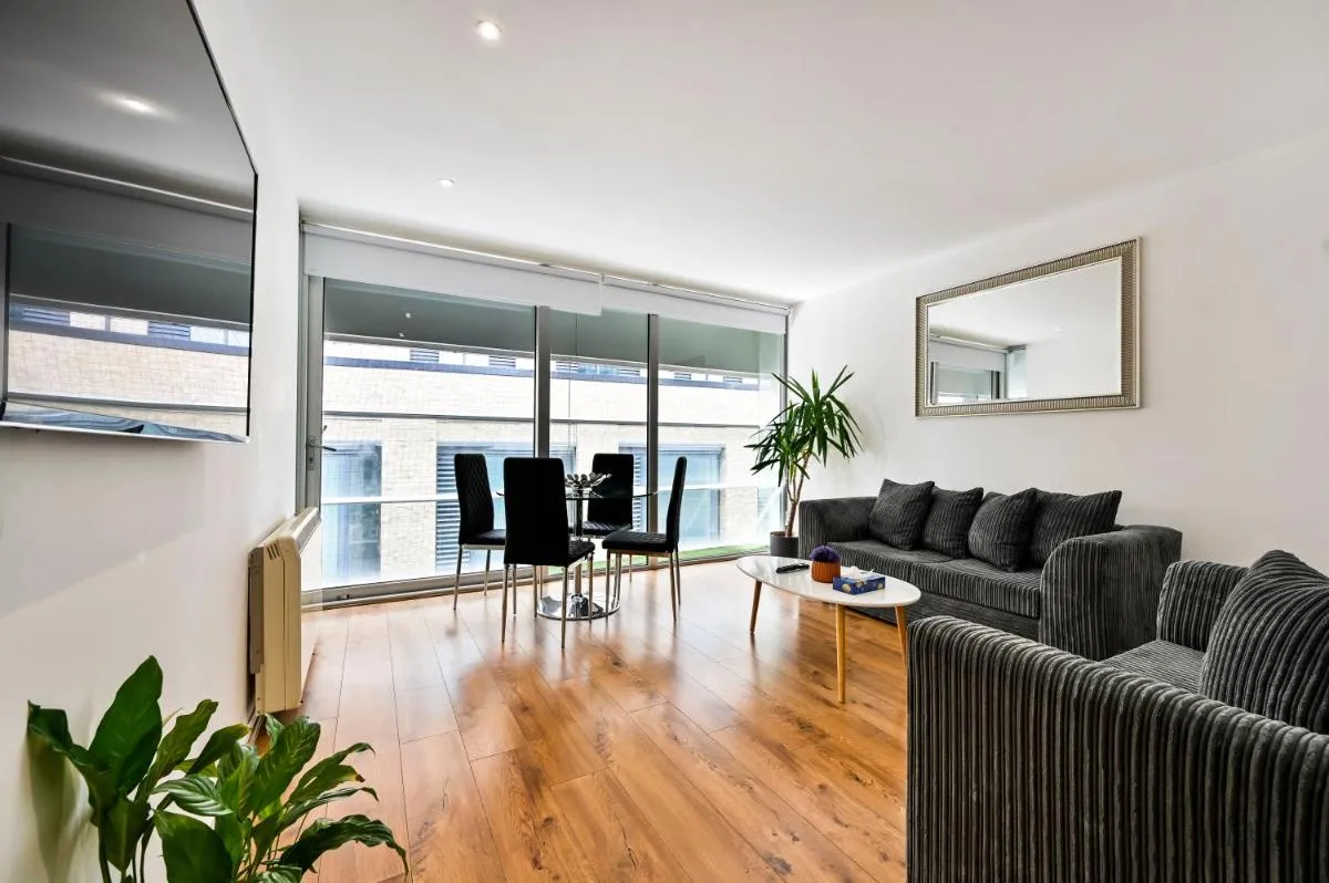 Image 5 of Lovely 2-Bed, sleeps 6, Near Stratford station & Abba Voyage,