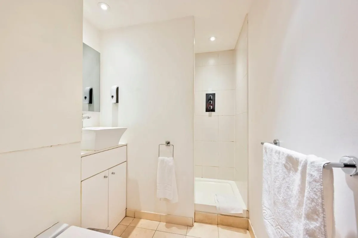 Image 3 of Lovely 2-Bed, sleeps 6, Near Stratford station & Abba Voyage,