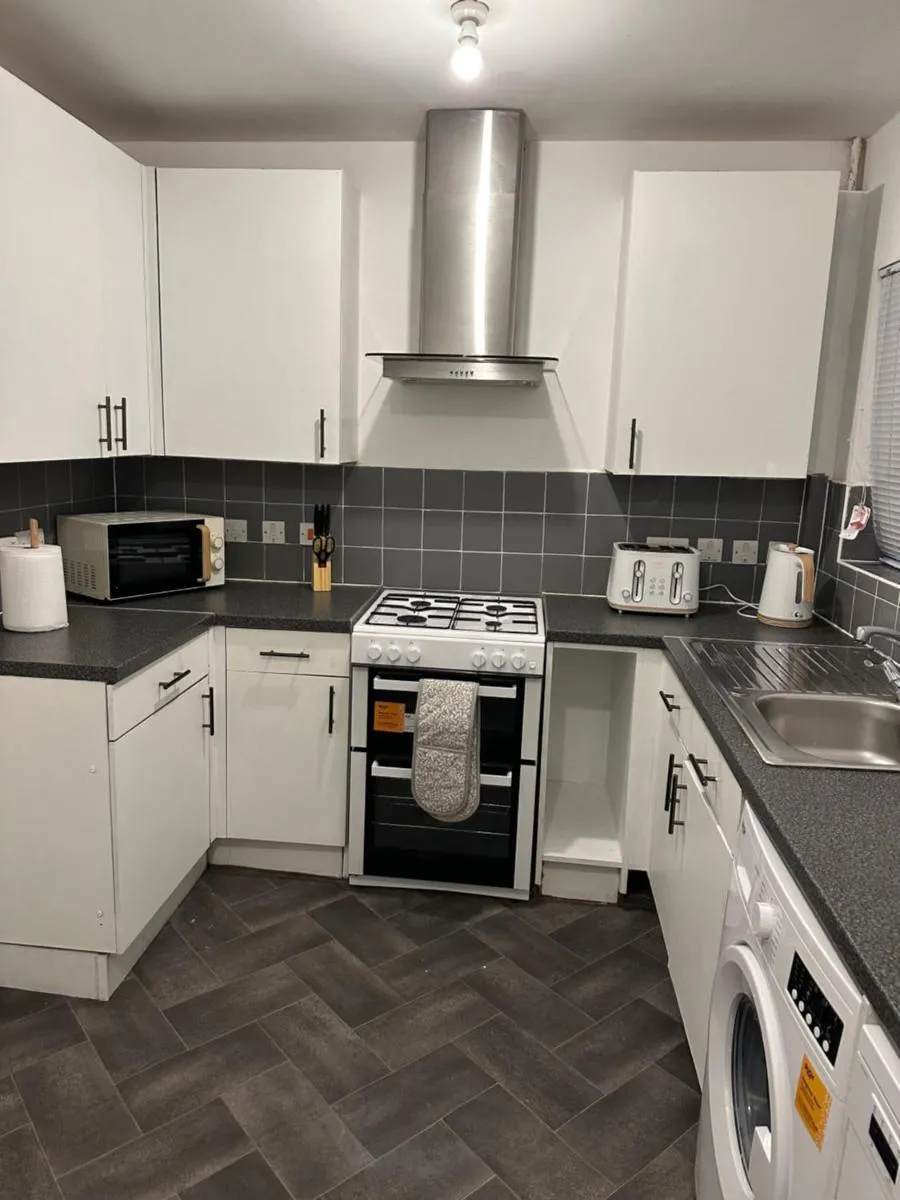 Image 4 of Lovely 2Bedroom 4mins from Wimbledon station