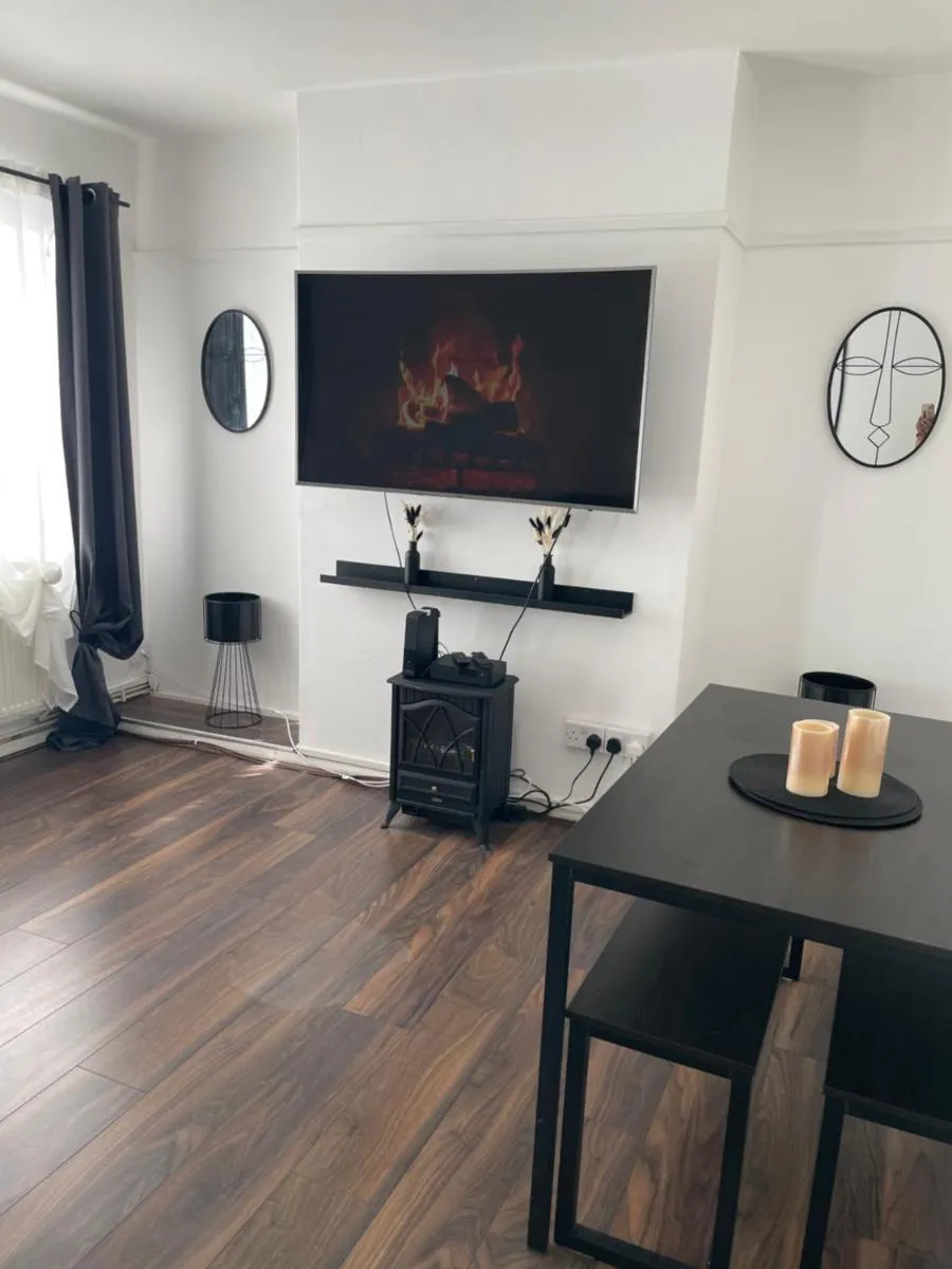Image 5 of Lovely 2Bedroom 4mins from Wimbledon station