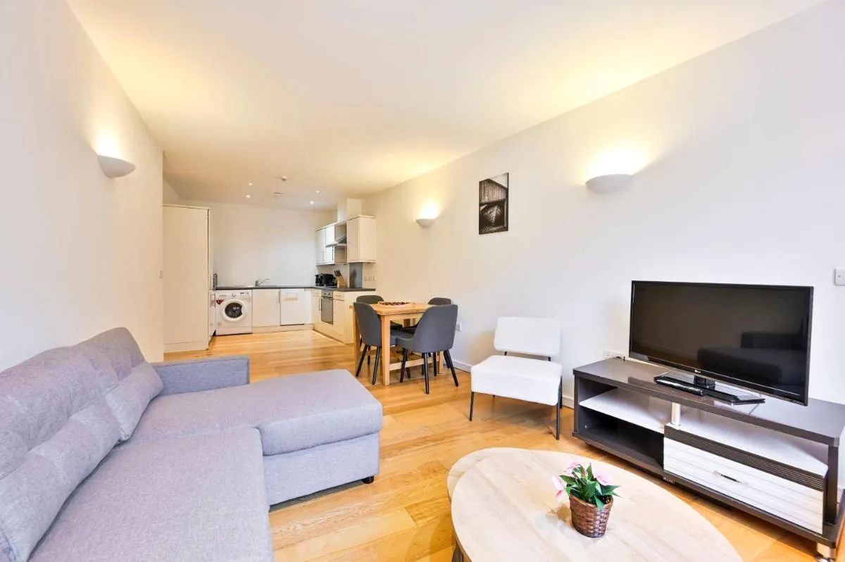 Image 5 of Lovely 2 BED Tower Bridge Apartment Sleeps 6