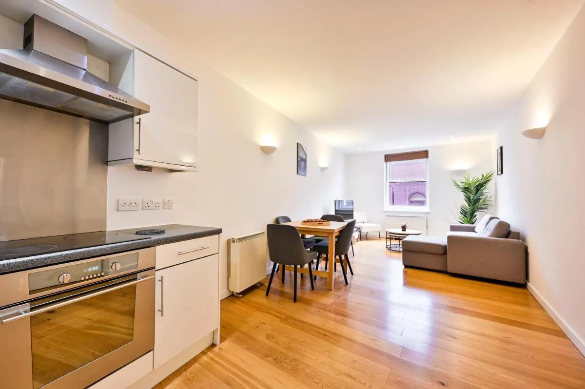 Image 4 of Lovely 2 BED Tower Bridge Apartment Sleeps 6