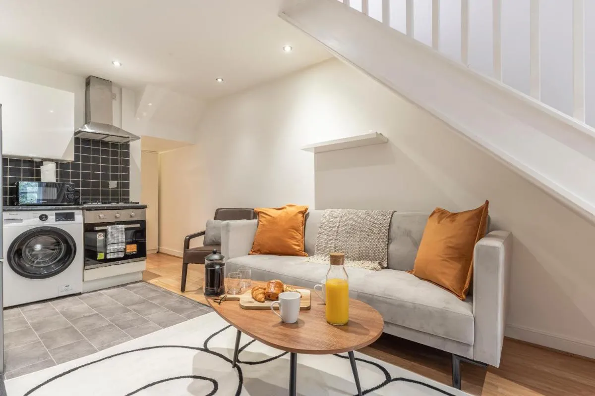 Image 4 of Lovely 2 Bedroom Flat, North LDN