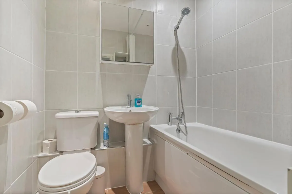 Image 3 of Lovely 2 Bedroom Flat, North LDN