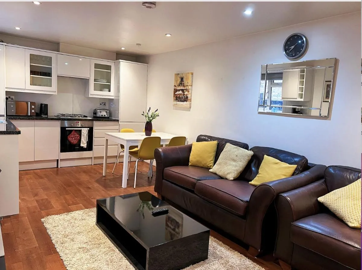 Image 4 of Lovely 2 Bedroom Garden Flat in London
