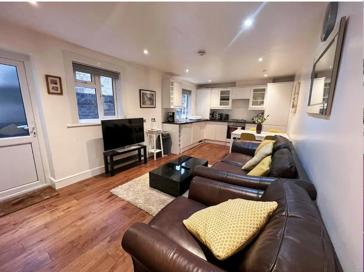 Image 5 of Lovely 2 Bedroom Garden Flat in London