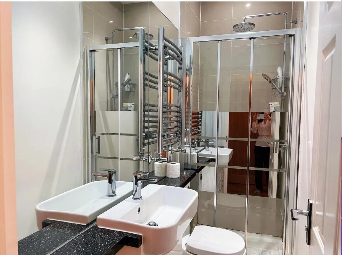 Image 3 of Lovely 2 Bedroom Garden Flat in London