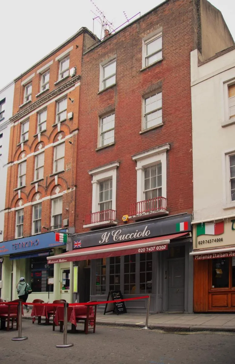 Image 4 of Lovely 2 bed flat in SOHO!